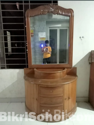 ডেসিন টেবিল
